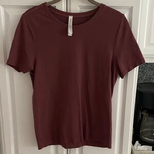 Athleta Maroon Ribbed Seamless  Short Sleeve Tee sz s